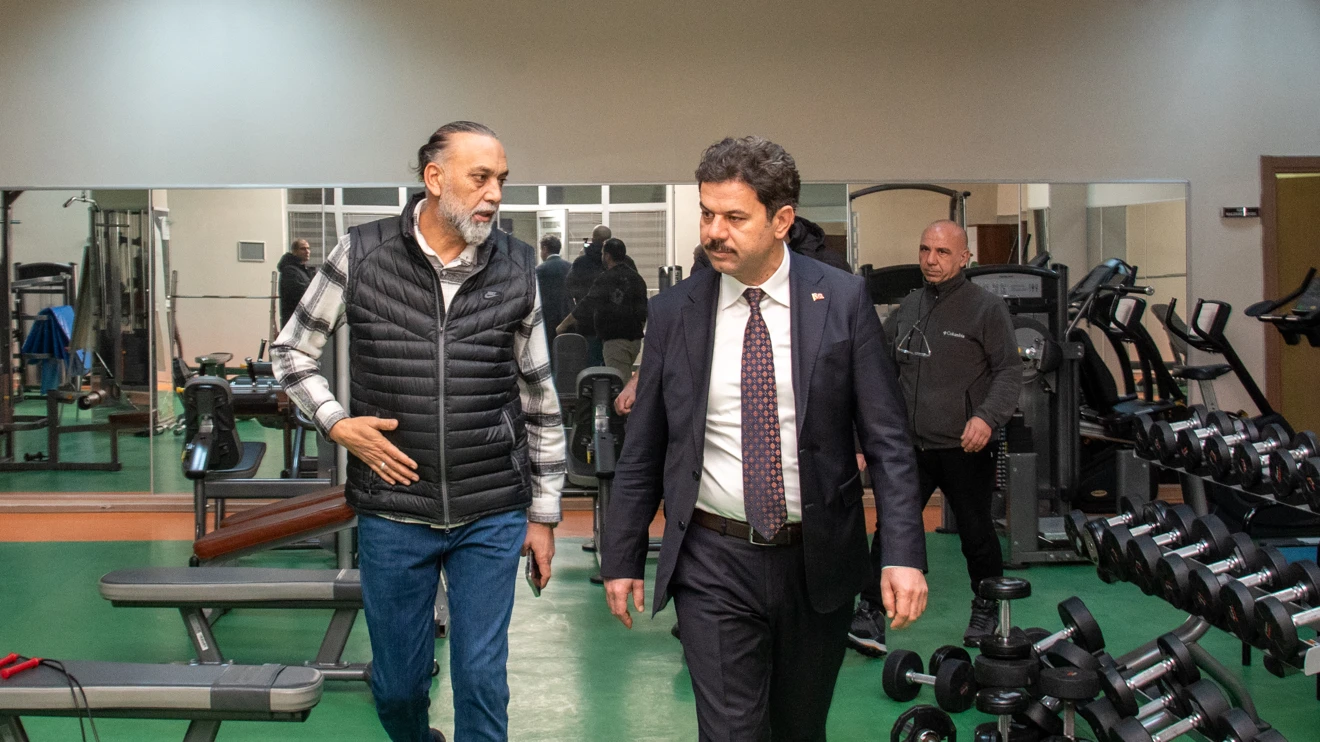 Rektör Yılmaz, Spor Bilimleri Fakültesinde tesisleri inceledi